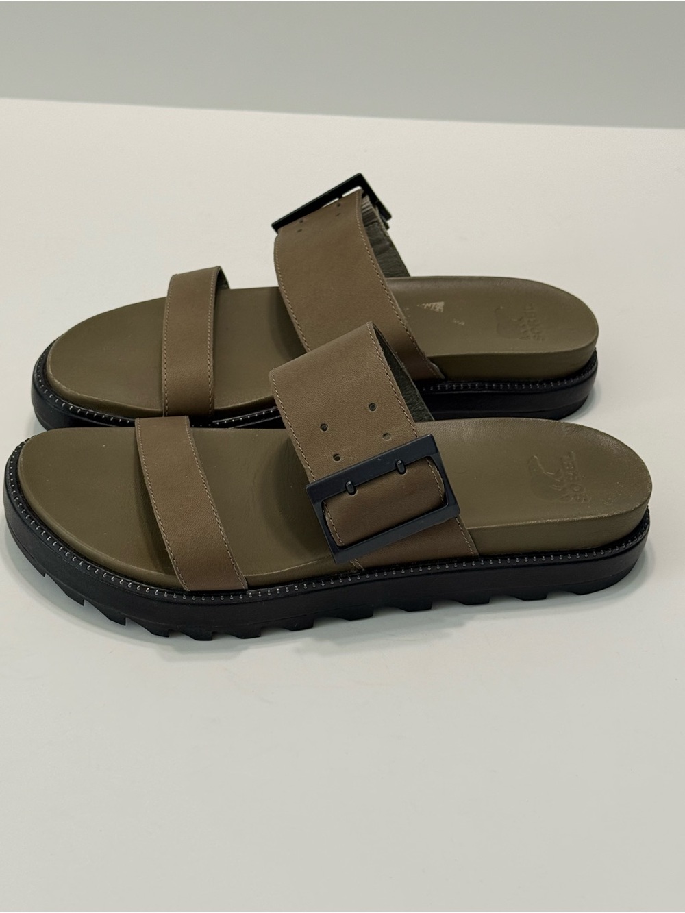 Sorel Roaming Buckle Slide Leather Sandals Women Size 8.5 Sage Green